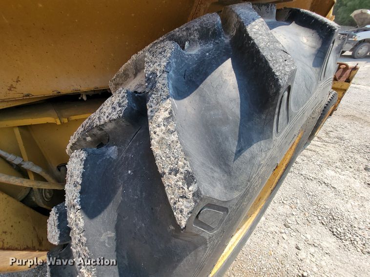 image for item KD9388 1992 Caterpillar 436 Series II  backhoe