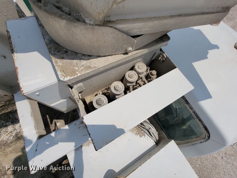 image for item KD9389 1994 Ford F450 Super Duty  bucket truck