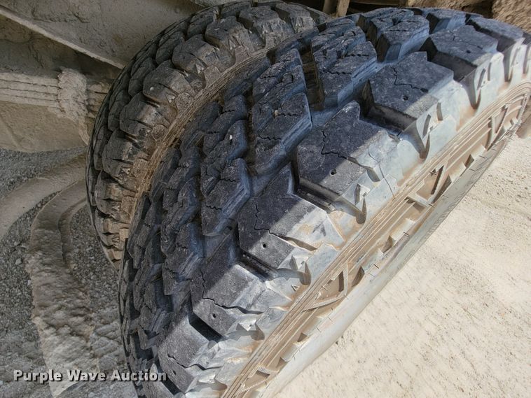 image for item KD9389 1994 Ford F450 Super Duty  bucket truck