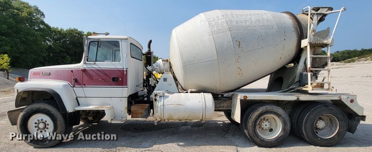 image for item KD9391 1994 Ford LT8000  ready mix truck