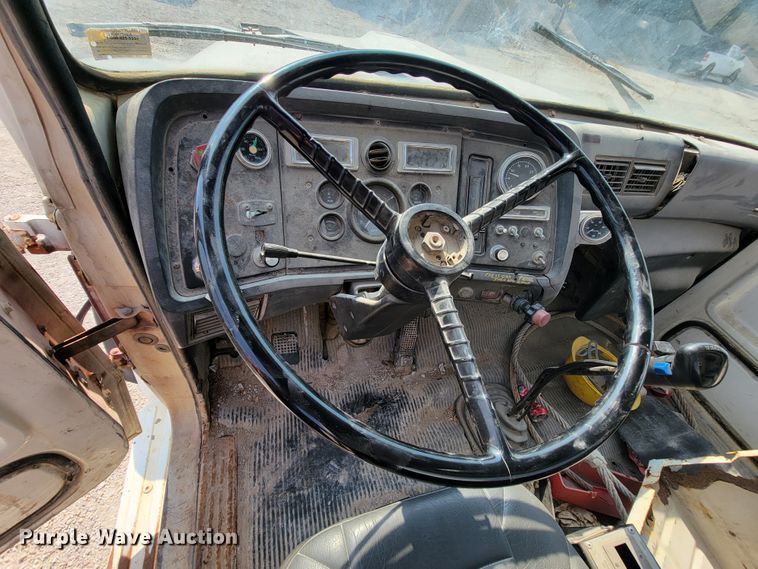 image for item KD9391 1994 Ford LT8000  ready mix truck