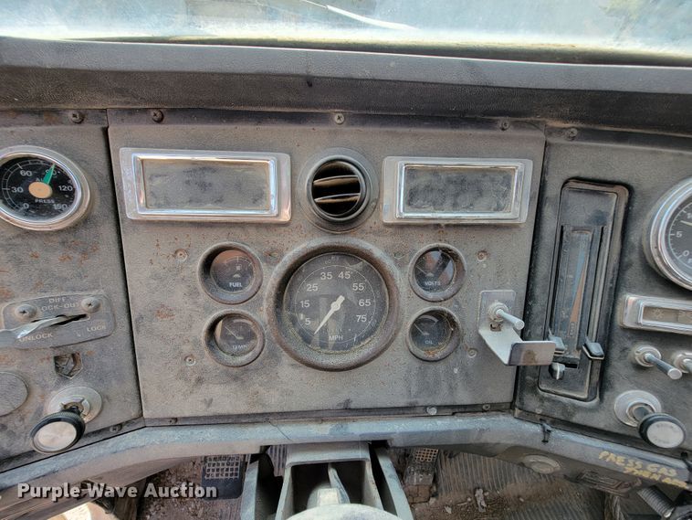 image for item KD9391 1994 Ford LT8000  ready mix truck