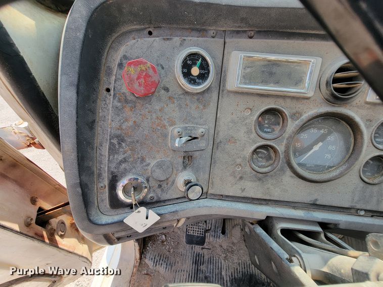 image for item KD9391 1994 Ford LT8000  ready mix truck