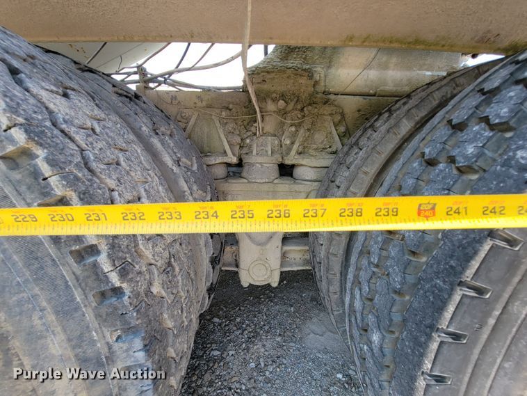 image for item KD9391 1994 Ford LT8000  ready mix truck