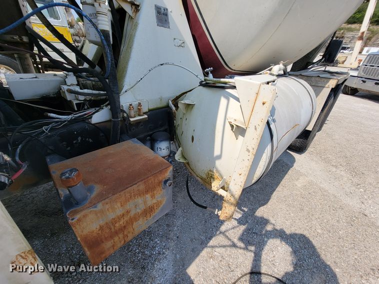 image for item KD9391 1994 Ford LT8000  ready mix truck