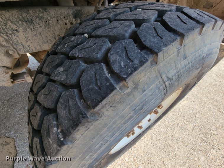 image for item KD9391 1994 Ford LT8000  ready mix truck