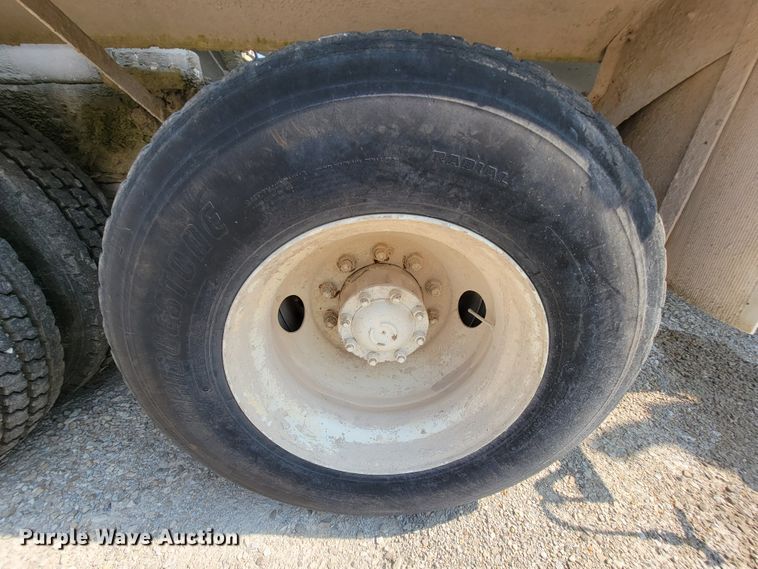 image for item KD9391 1994 Ford LT8000  ready mix truck