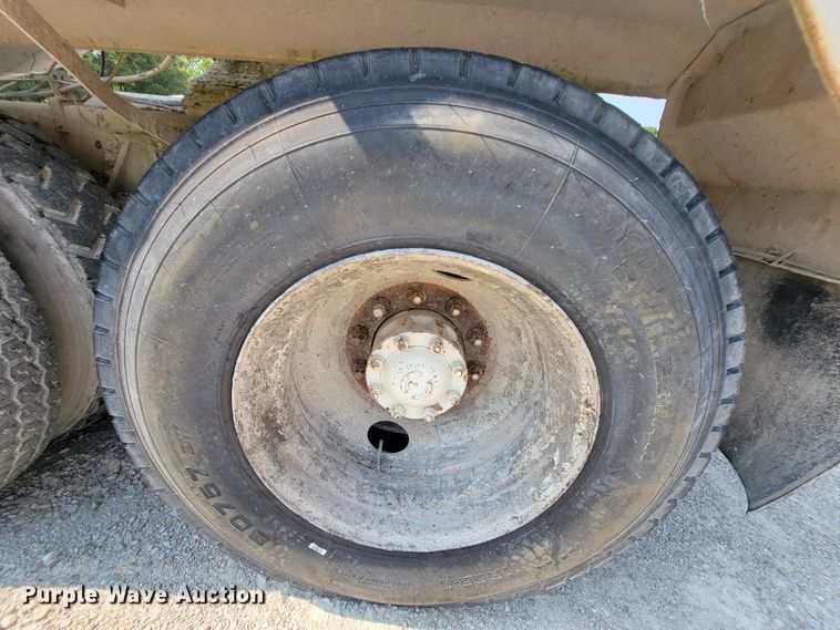 image for item KD9391 1994 Ford LT8000  ready mix truck