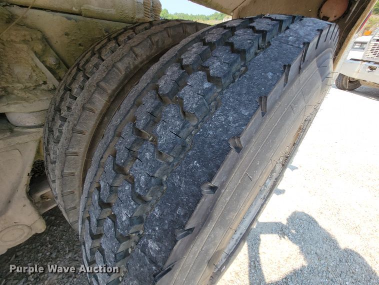 image for item KD9391 1994 Ford LT8000  ready mix truck