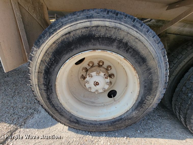 image for item KD9391 1994 Ford LT8000  ready mix truck