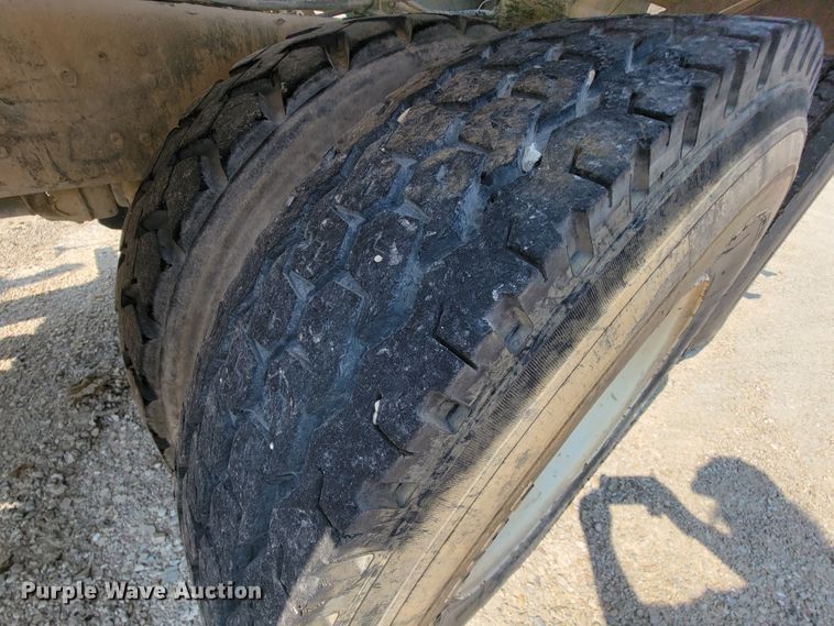 image for item KD9391 1994 Ford LT8000  ready mix truck