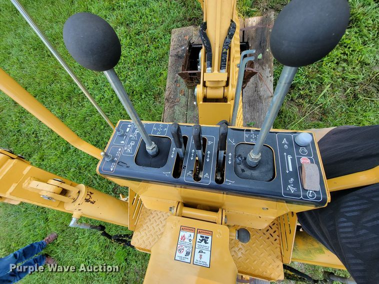 image for item KD9401 2013 Vermeer B1250  backhoe