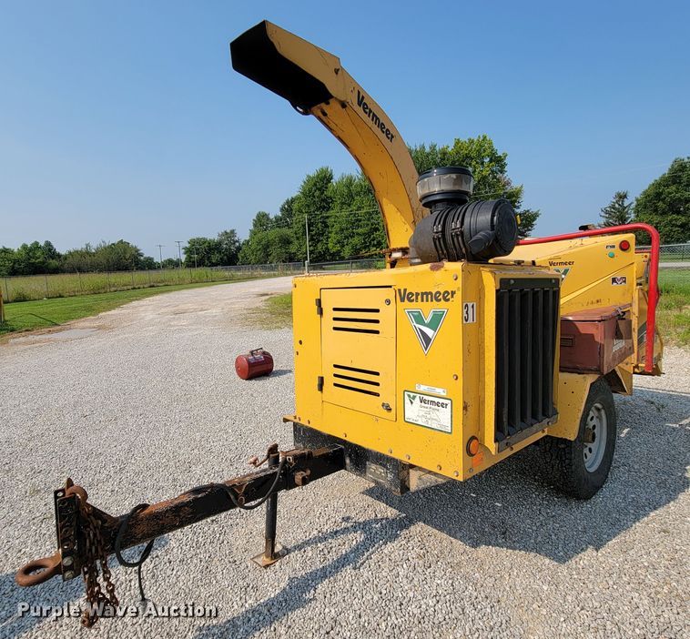 image for item KD9402 2010 Vermeer BC1000XL  wood chipper