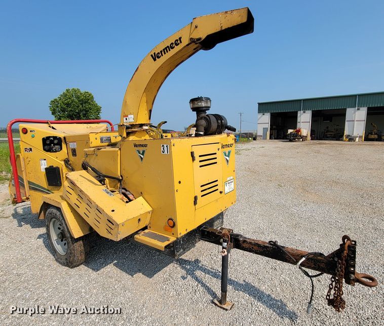 image for item KD9402 2010 Vermeer BC1000XL  wood chipper