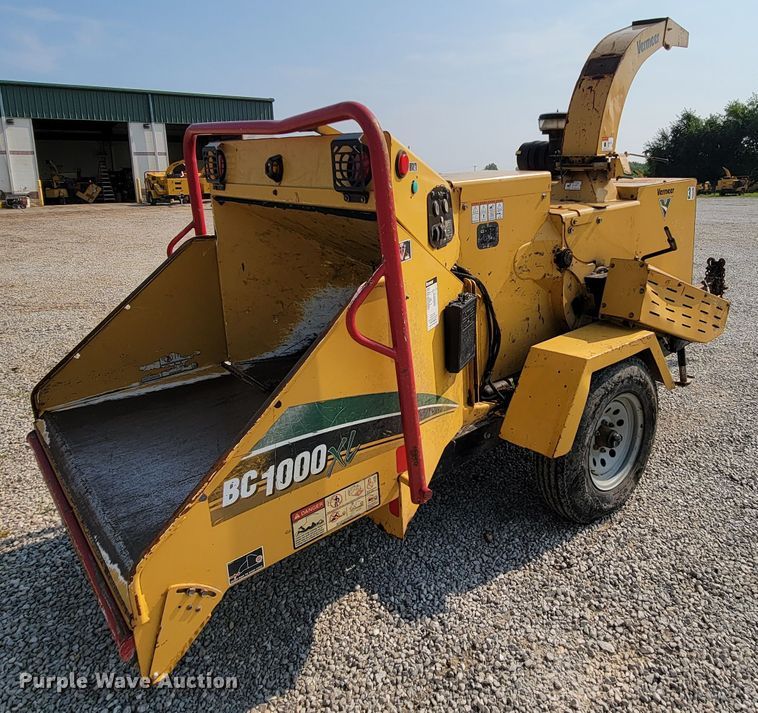 image for item KD9402 2010 Vermeer BC1000XL  wood chipper