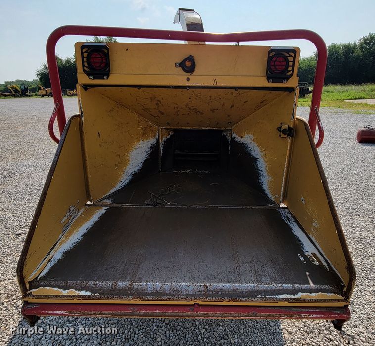 image for item KD9402 2010 Vermeer BC1000XL  wood chipper