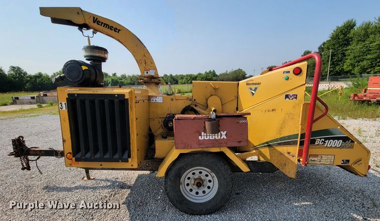 image for item KD9402 2010 Vermeer BC1000XL  wood chipper