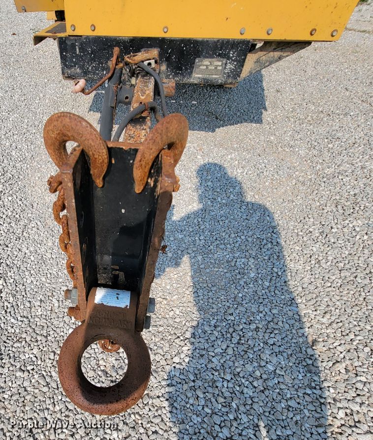 image for item KD9402 2010 Vermeer BC1000XL  wood chipper