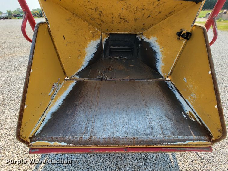 image for item KD9402 2010 Vermeer BC1000XL  wood chipper