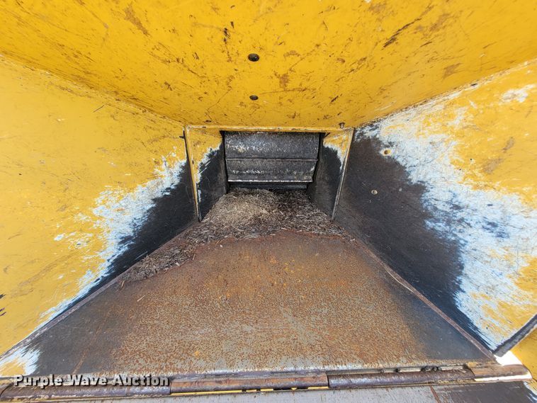 image for item KD9403 2008 Vermeer BC1000XL  wood chipper