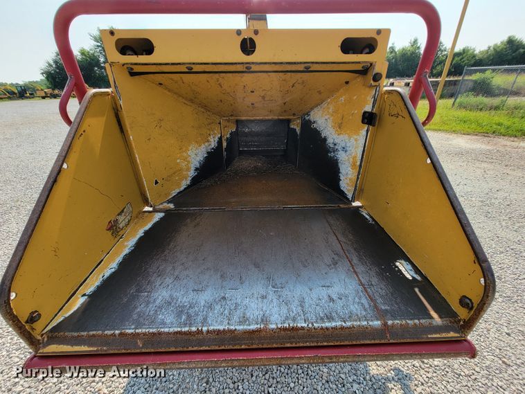 image for item KD9403 2008 Vermeer BC1000XL  wood chipper