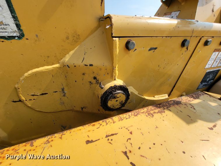 image for item KD9403 2008 Vermeer BC1000XL  wood chipper