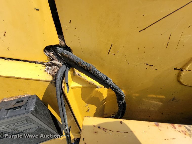 image for item KD9403 2008 Vermeer BC1000XL  wood chipper