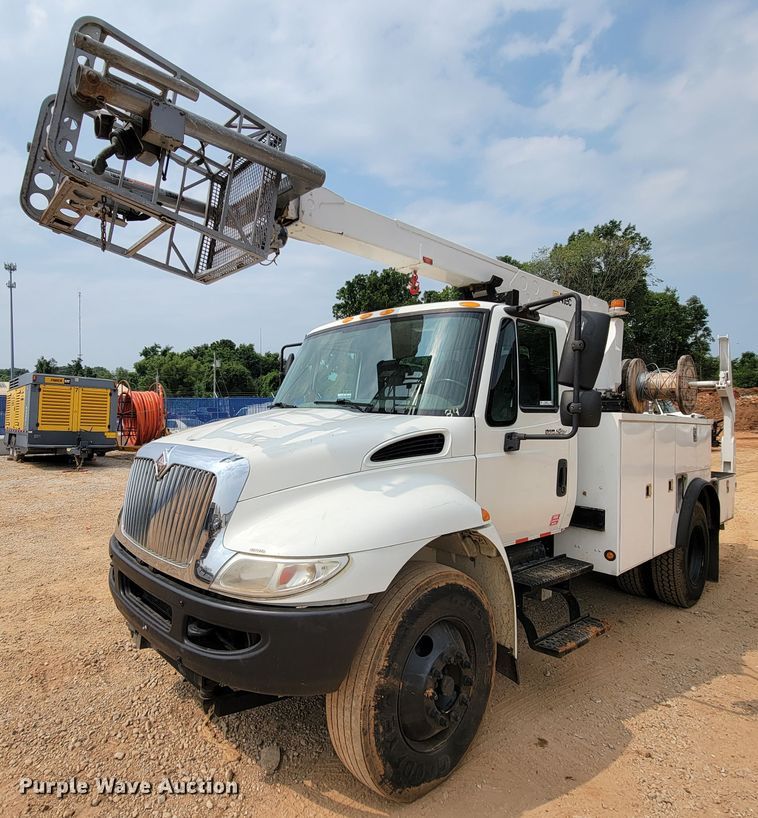 image for item KD9406 2009 International Dura Star 4300  bucket truck