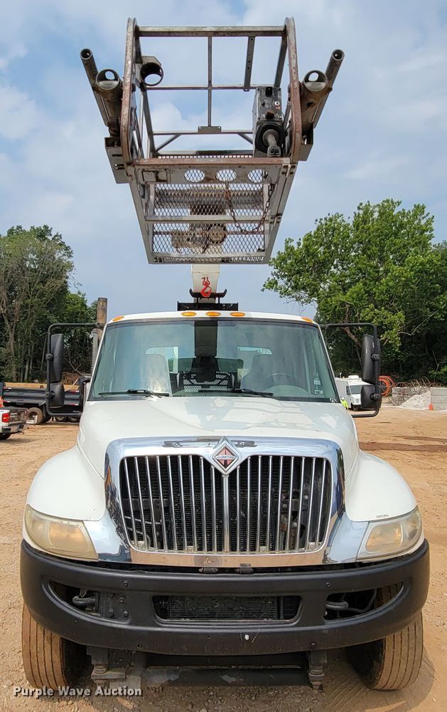 image for item KD9406 2009 International Dura Star 4300  bucket truck