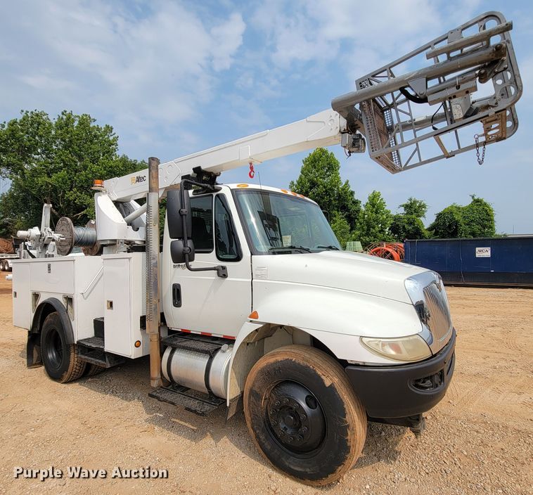 image for item KD9406 2009 International Dura Star 4300  bucket truck