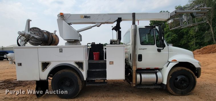 image for item KD9406 2009 International Dura Star 4300  bucket truck