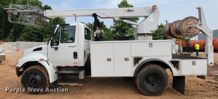 image for item KD9406 2009 International Dura Star 4300  bucket truck