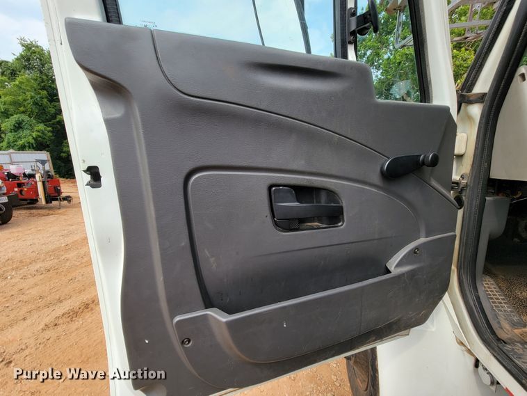 image for item KD9406 2009 International Dura Star 4300  bucket truck