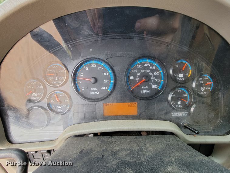 image for item KD9406 2009 International Dura Star 4300  bucket truck