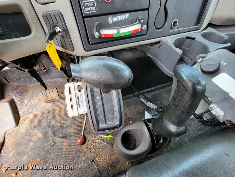 image for item KD9406 2009 International Dura Star 4300  bucket truck