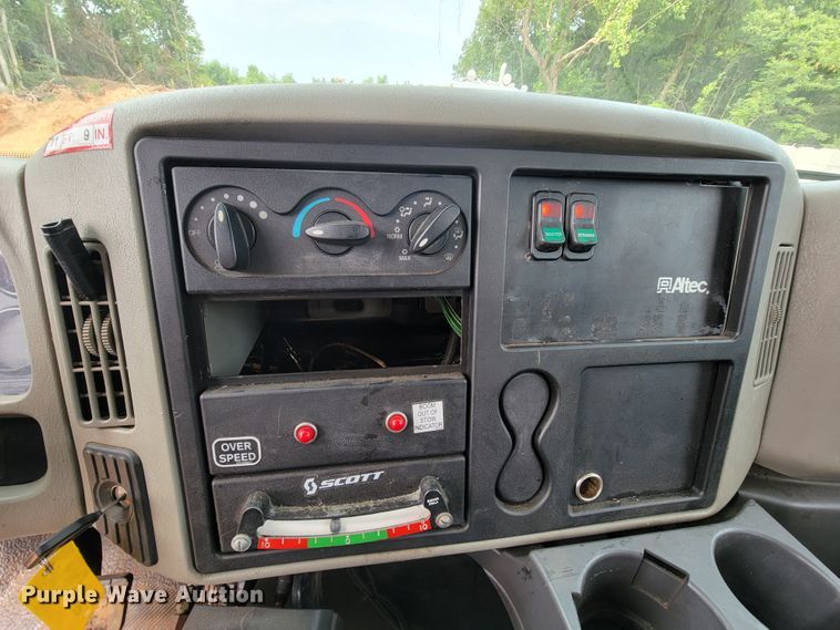 image for item KD9406 2009 International Dura Star 4300  bucket truck