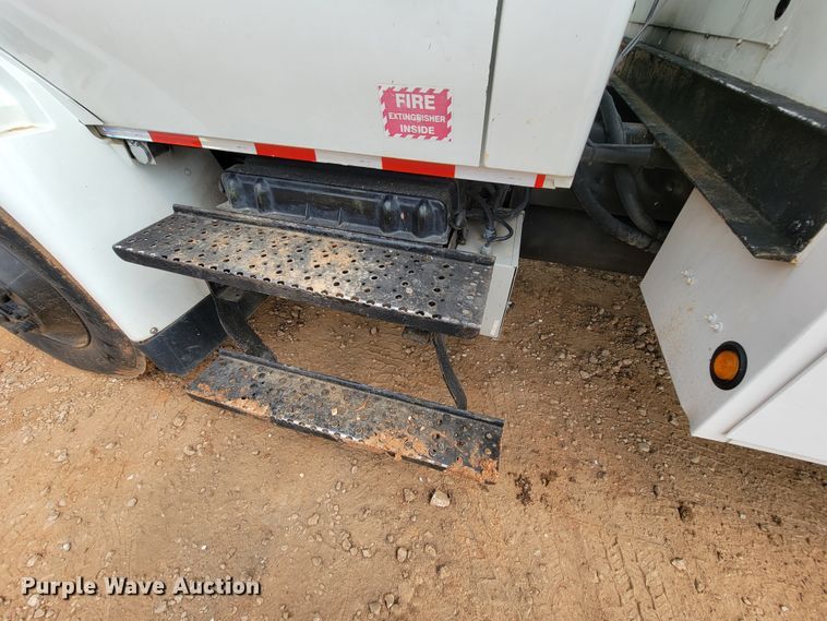 image for item KD9406 2009 International Dura Star 4300  bucket truck