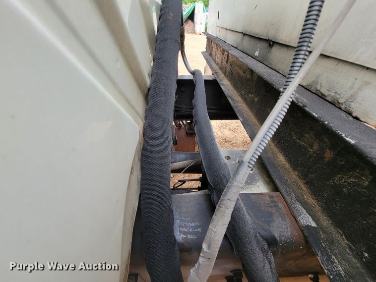 image for item KD9406 2009 International Dura Star 4300  bucket truck