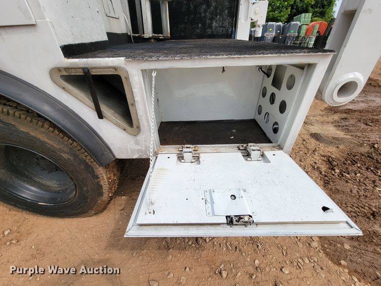 image for item KD9406 2009 International Dura Star 4300  bucket truck