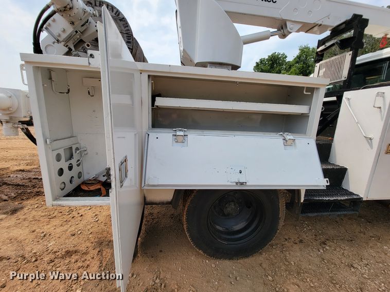 image for item KD9406 2009 International Dura Star 4300  bucket truck