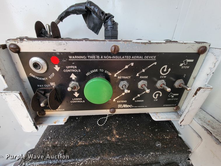 image for item KD9406 2009 International Dura Star 4300  bucket truck