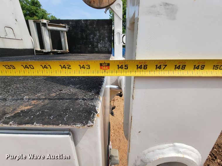 image for item KD9406 2009 International Dura Star 4300  bucket truck