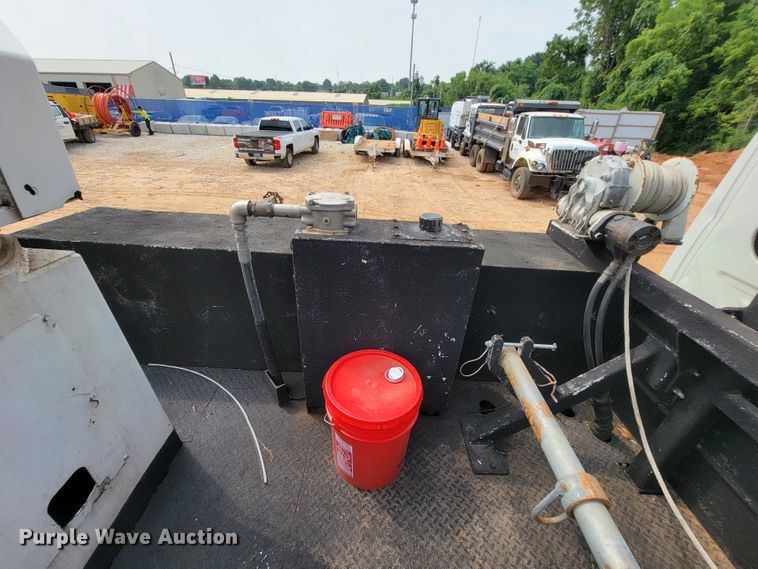 image for item KD9406 2009 International Dura Star 4300  bucket truck