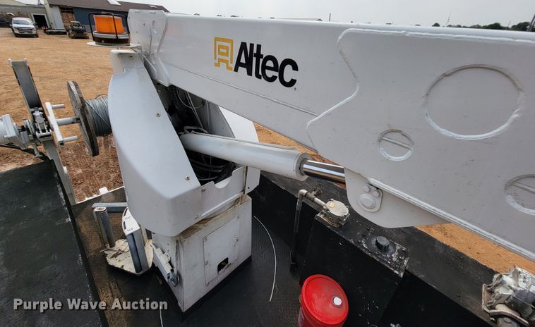 image for item KD9406 2009 International Dura Star 4300  bucket truck