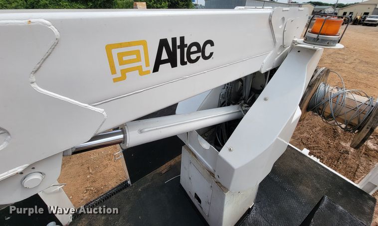 image for item KD9406 2009 International Dura Star 4300  bucket truck