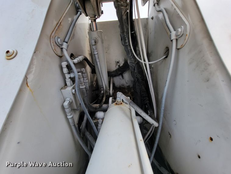 image for item KD9406 2009 International Dura Star 4300  bucket truck