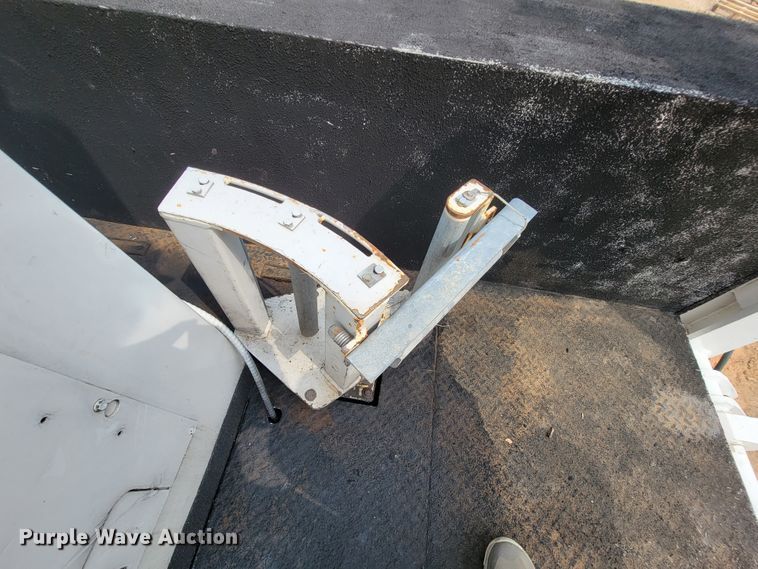 image for item KD9406 2009 International Dura Star 4300  bucket truck