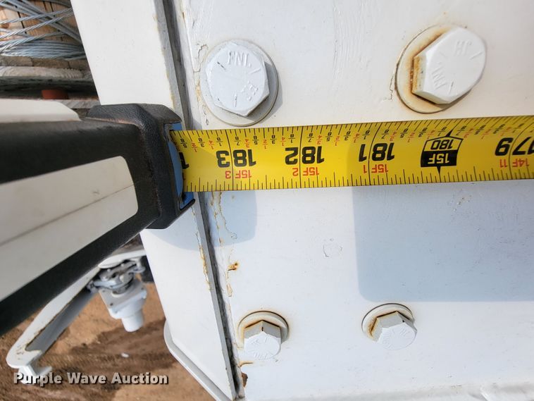 image for item KD9406 2009 International Dura Star 4300  bucket truck