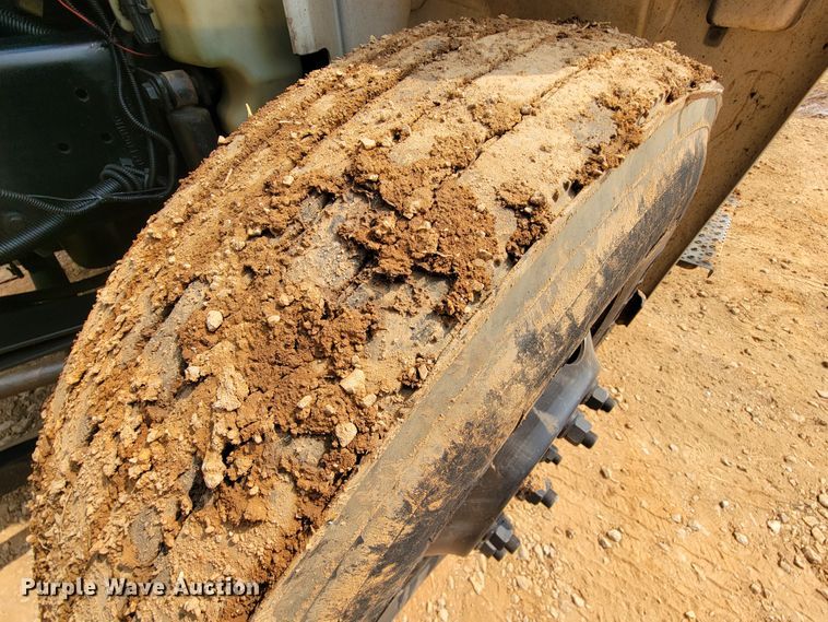 image for item KD9406 2009 International Dura Star 4300  bucket truck