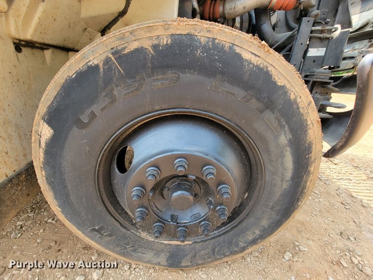 image for item KD9406 2009 International Dura Star 4300  bucket truck